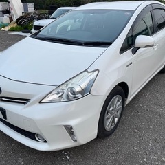 トヨタプリウスアルファ　2014年車の画像