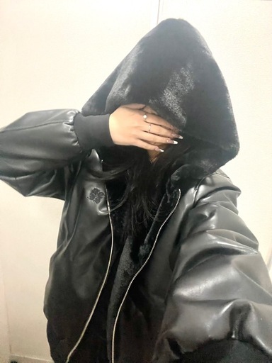 このシャツは2つのスタイルで着用できます。
