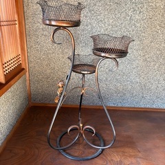 アイアン 3段プランタースタンド（フラワースタンド）の画像