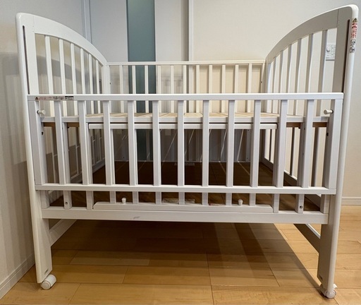 【お値下げ】【神奈川県川崎市直接お取引】KATOJIベビーベッド、西川ベビー布団 お値下げ】【神奈川県川崎市直接お取引】KATOJIベビーベッド、西川