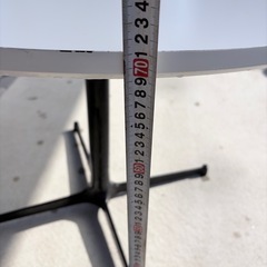 丸いテーブル　の画像