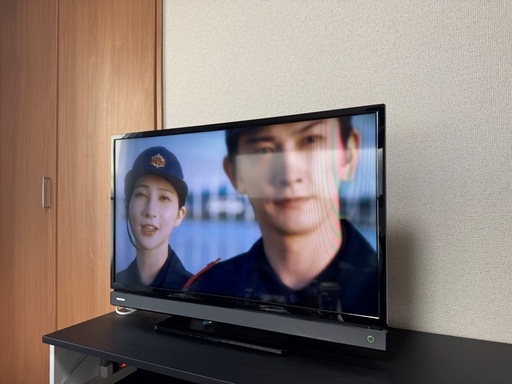 TOSHIBA 液晶テレビ美品リモコン付き (ピニャコラーダ) 椎名町のテレビ