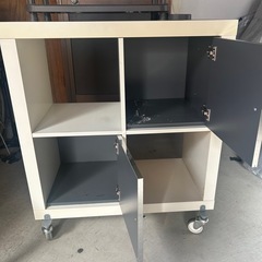 キャスター付きキャビネットと、靴置きまとめての画像