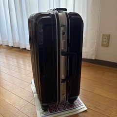 ハードキャリーケース機内持ち込みサイズの画像