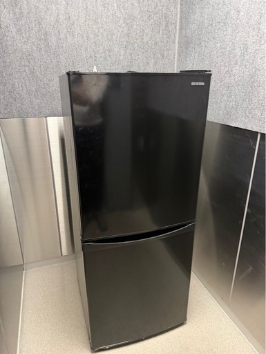 美品 アイリスオーヤマIRSD-14A-B冷蔵庫142L 2024年製ブラック (細かい