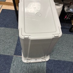 ロック付き45ℓ ゴミ箱の画像