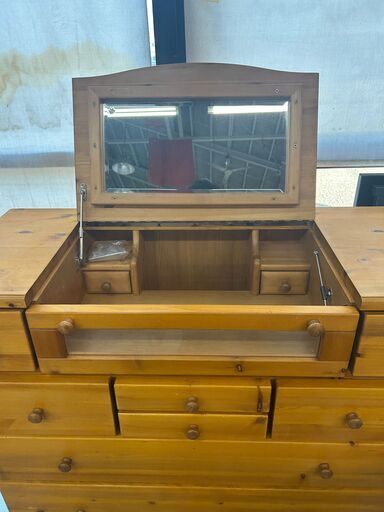 ☆来店限定 カントリー調チェスト4段スリットガラス (トレード八幡南店