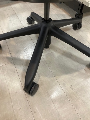 取りに来れる方限定！HermanMillerのセイルチェアです！