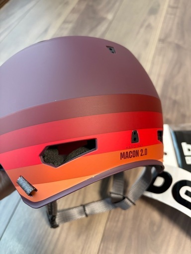新品未使用
BernヘルメットSサイズ