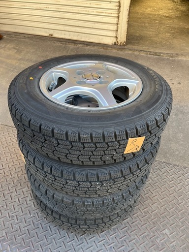 軽スタッドレスタイヤ　ホイール付き4本セット145/80R12 