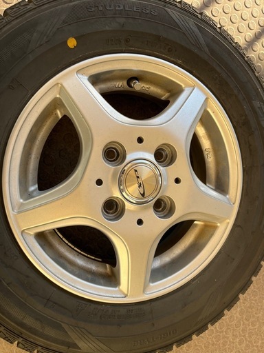 軽スタッドレスタイヤ　ホイール付き4本セット145/80R12 