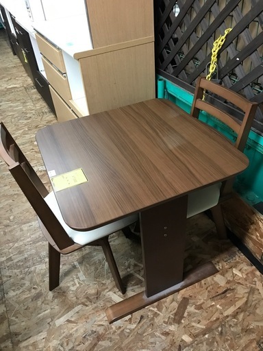 ジャングルジャングル貝塚店ダイニングセット2人用回転チェアー貝塚市