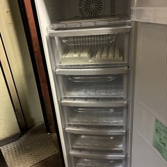 三菱電機の1ドア前開き冷凍庫「MF-U14T-B形」144Lの画像