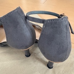 Feminine Cafeアンクルストラップパンプスの画像