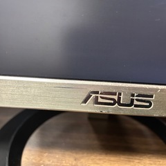  ASUS製。 **現状渡し（ジャンク扱い）**での出品となります。  これはコンピューターのモニターです。の画像