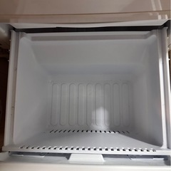 シャープ製のノンフロン冷凍冷蔵庫の画像