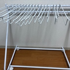 スラックスハンガー 白 無料！の画像