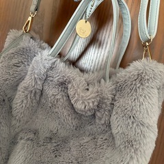 ファー素材 グレー ショルダーバッグの画像