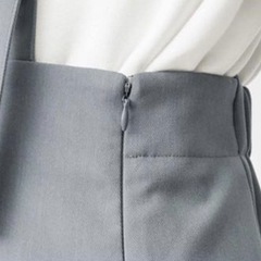 サスペンダー付きスカートの画像