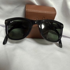 Ray-Ban Wayfarer RB4105 折りたたみサングラス　ケース付の画像
