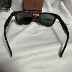 Ray-Ban Wayfarer RB4105 折りたたみサングラス　ケース付の画像