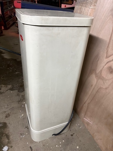 【イナドメ】屋外用 灯油タンク 90L 油量計付き／現状渡し