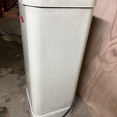 【イナドメ】屋外用 灯油タンク 90L 油量計付き／現状渡しの画像