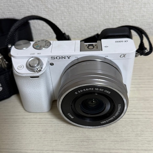SONY α6000 ホワイト 16-50mmレンズ付き ソニー、0.06秒高速AFを実現