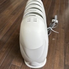 DeLonghi デロンギオイルヒーター（TRN0505JS）の画像