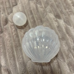 ガチャガチャ空カプセルの画像