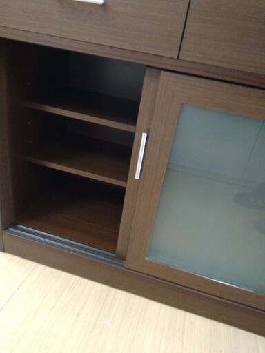 リユースのサカイ浦和店 【G358】☆食器棚 茶×白 スライド扉 (リユース