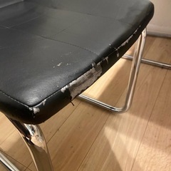 大理石風ダイニングテーブルの画像