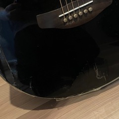 ブラックアコースティックギターの画像