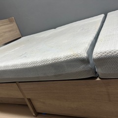 ベッドフレーム＋マットレス（収納付き）の画像