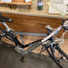 【GIANT ESCAPE R3チェーン新品！】アルミフレーム　3×8速　700×28cクロスバイク　ガンメタブラックの画像