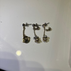 ミニオン ピアス　ユニバの画像