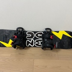 子供用スノーボードセット（板・ブーツ・ビンディング）の画像