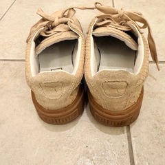 プーマ PUMA 厚底 スニーカー ヘビ柄 ベージュ 23cmの画像