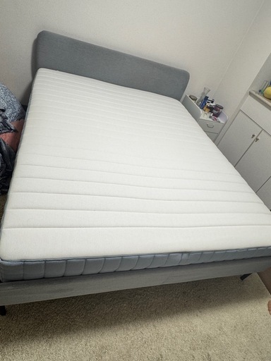 IKEA ベッドフレームとマットレス