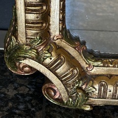 クラシックな　金色の壁掛け鏡
の画像