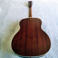 綺麗なHONEY BEE アコースティックギターの画像