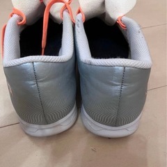 サッカーシューズ　Puma Ultra シルバー/オレンジの画像