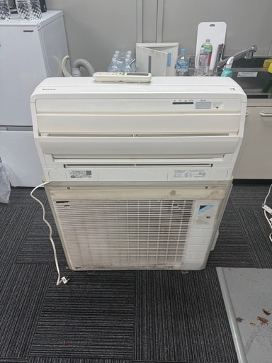 動作保証❗️ダイキンうるさら?フィルター掃除機能付き　エアコン　2.8k10畳