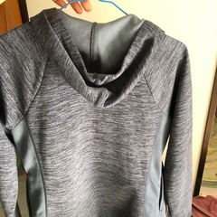 レディースパーカーの画像