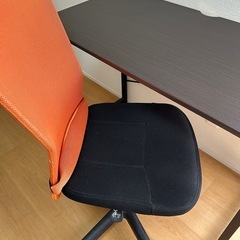 【値下げしました！】デスクと椅子の画像