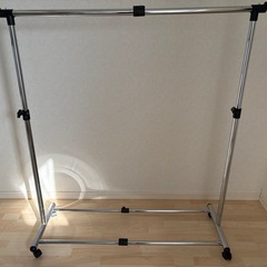 伸縮自在　ハンガーラックの画像