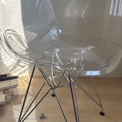椅子 透明 チェア ネジ不足の画像