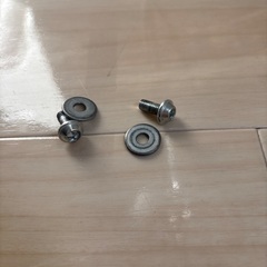 椅子 透明 チェア ネジ不足の画像