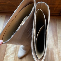 ロングブーツ　クリーム色　23センチの画像