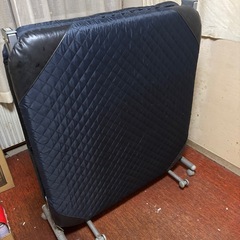 折り畳みベッド。リクライニング付きの画像